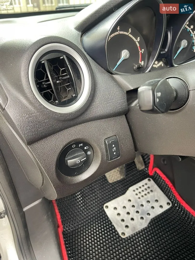 2014 Ford Fiesta - мініатюра 13