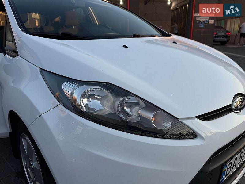 Хэтчбек Ford Fiesta 2012 в Александрие