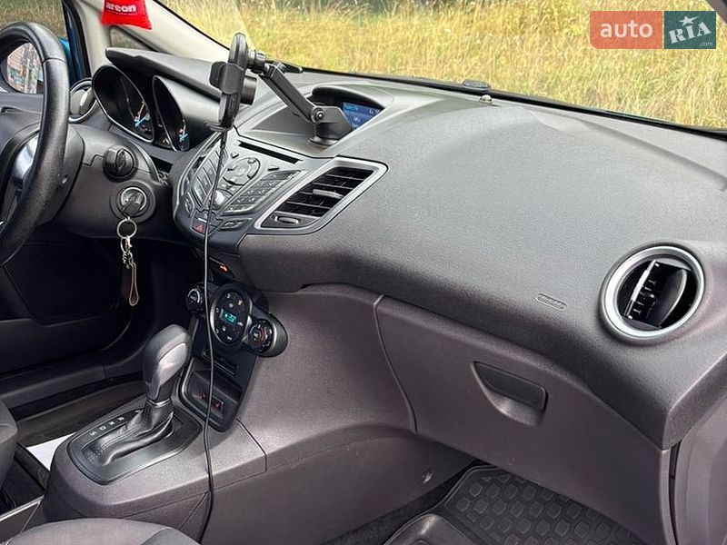 Хэтчбек Ford Fiesta 2016 в Киеве