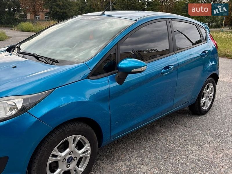 Хэтчбек Ford Fiesta 2016 в Киеве
