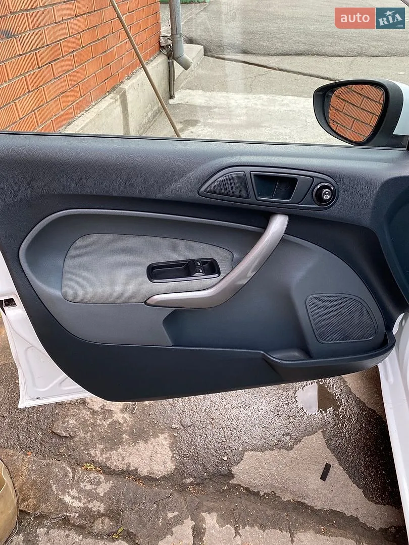 2011 Ford Fiesta - мініатюра 33