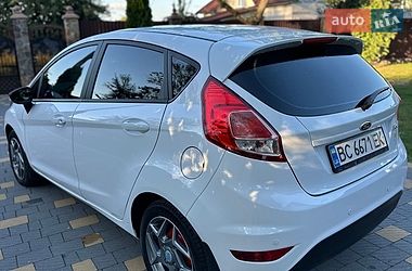 Хетчбек Ford Fiesta 2015 в Львові