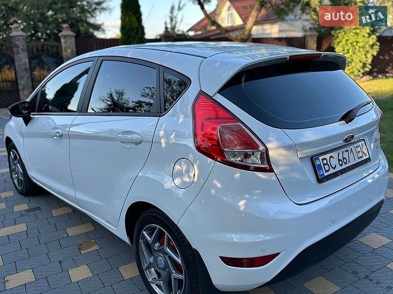 Хетчбек Ford Fiesta 2015 в Львові