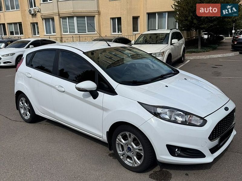 Хетчбек Ford Fiesta 2016 в Києві