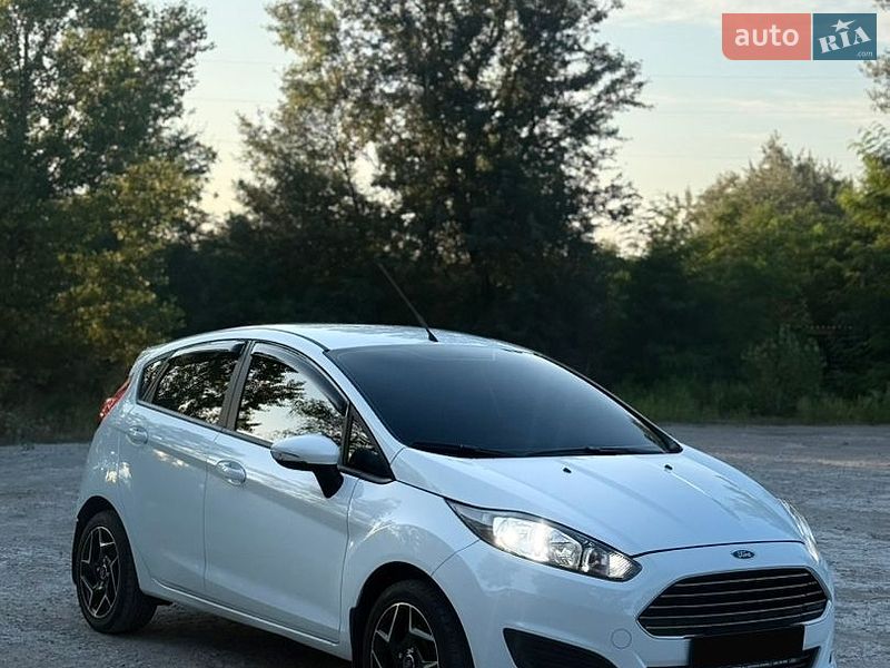Хэтчбек Ford Fiesta 2013 в Днепре