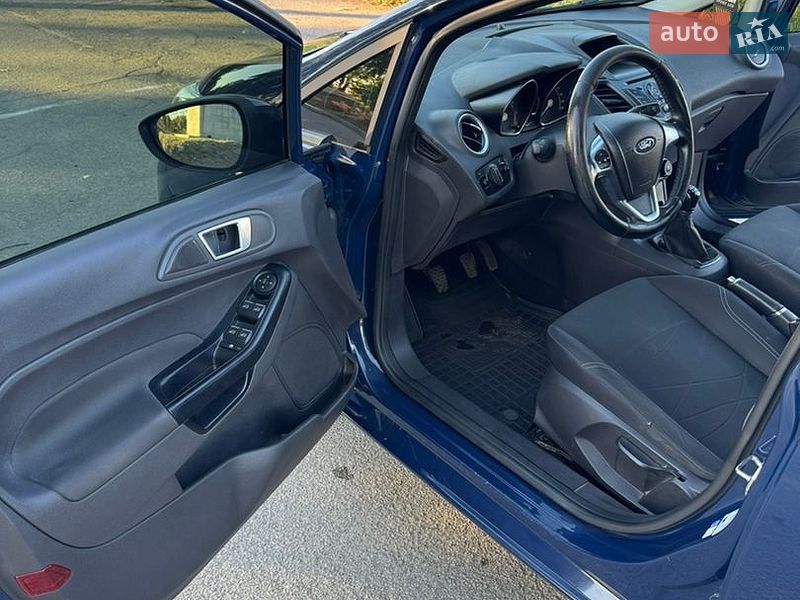 Хэтчбек Ford Fiesta 2016 в Днепре