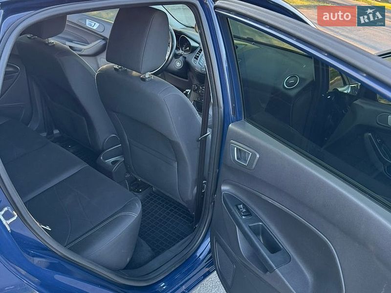 Хэтчбек Ford Fiesta 2016 в Днепре