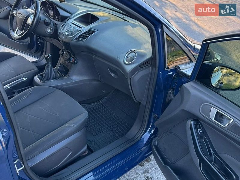 Хэтчбек Ford Fiesta 2016 в Днепре
