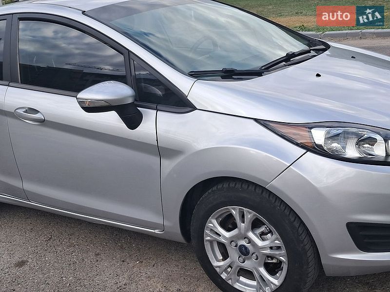 Седан Ford Fiesta 2016 в Івано-Франківську