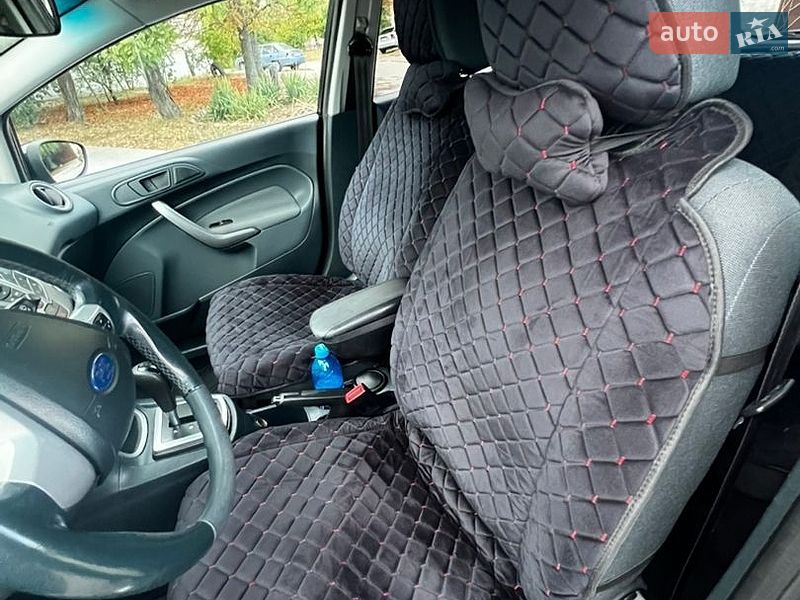 Хэтчбек Ford Fiesta 2011 в Ровно
