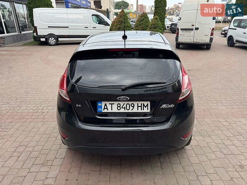 Хетчбек Ford Fiesta 2015 в Івано-Франківську