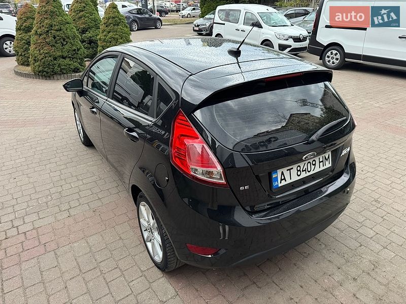 Хетчбек Ford Fiesta 2015 в Івано-Франківську
