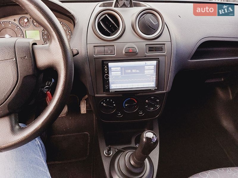 Хэтчбек Ford Fiesta 2008 в Киеве