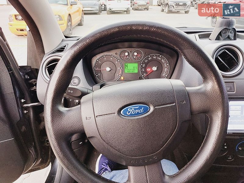 Хэтчбек Ford Fiesta 2008 в Киеве