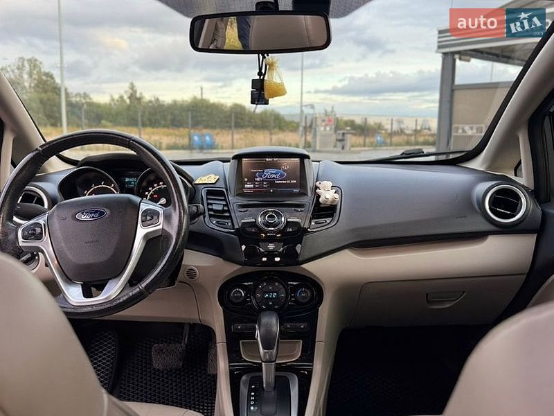 Хетчбек Ford Fiesta 2015 в Львові