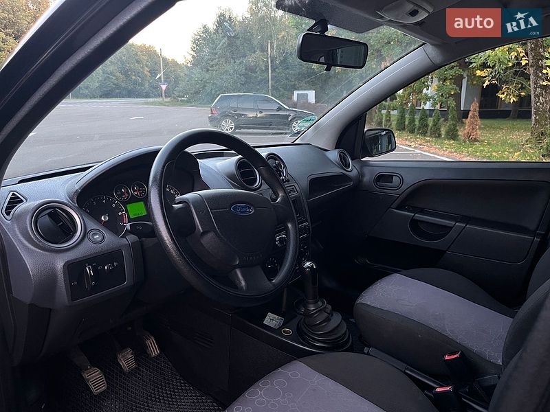 Хэтчбек Ford Fiesta 2007 в Ровно