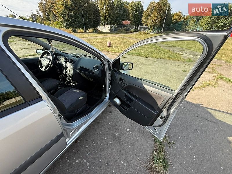 Хетчбек Ford Fiesta 2006 в Ладижині
