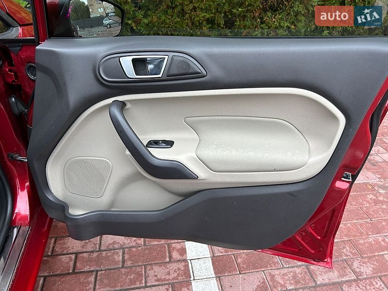 Хетчбек Ford Fiesta 2015 в Черкасах