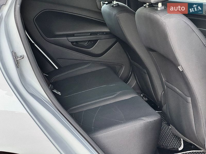 Хэтчбек Ford Fiesta 2015 в Киеве