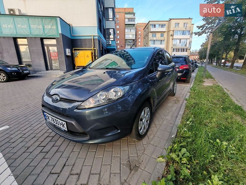 Хэтчбек Ford Fiesta 2011 в Ровно