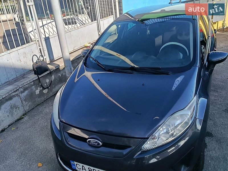 Хетчбек Ford Fiesta 2012 в Черкасах