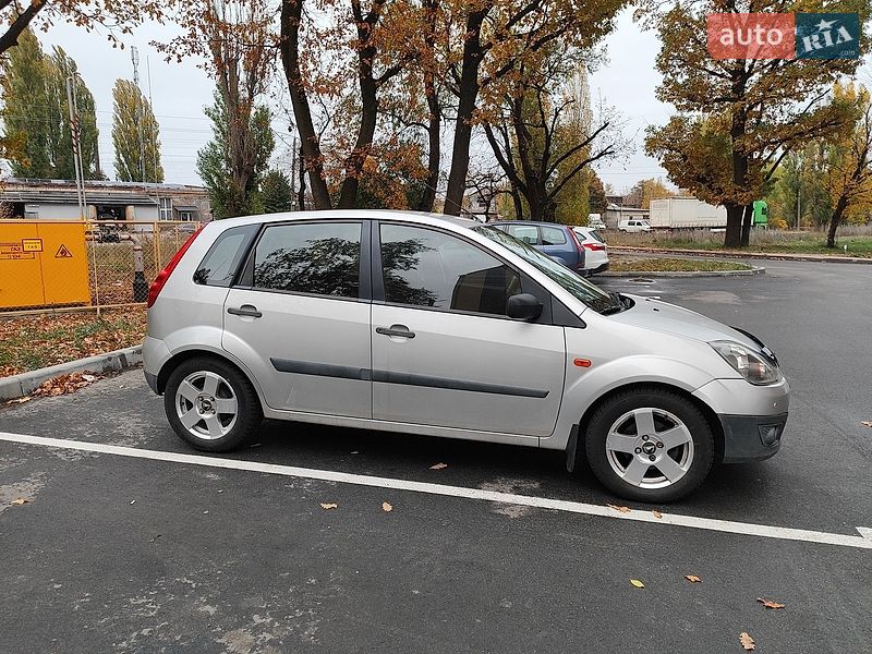 Хэтчбек Ford Fiesta 2007 в Чернигове