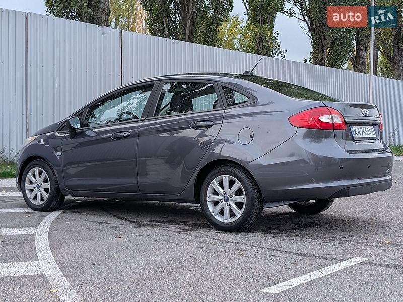 Седан Ford Fiesta 2012 в Киеве