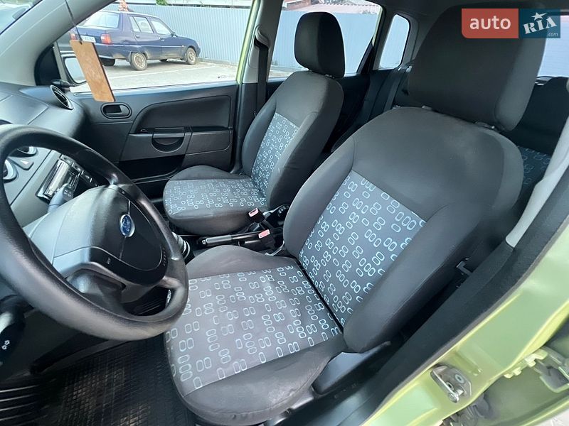 Хетчбек Ford Fiesta 2005 в Кременчуці
