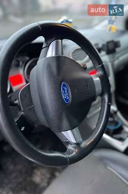 Минивэн Ford Focus C-Max 2010 в 