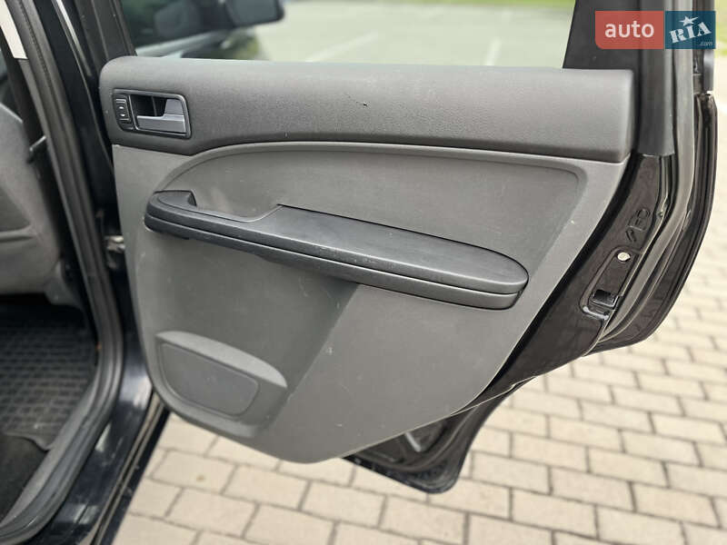 Мінівен Ford Focus C-Max 2006 в Дубні