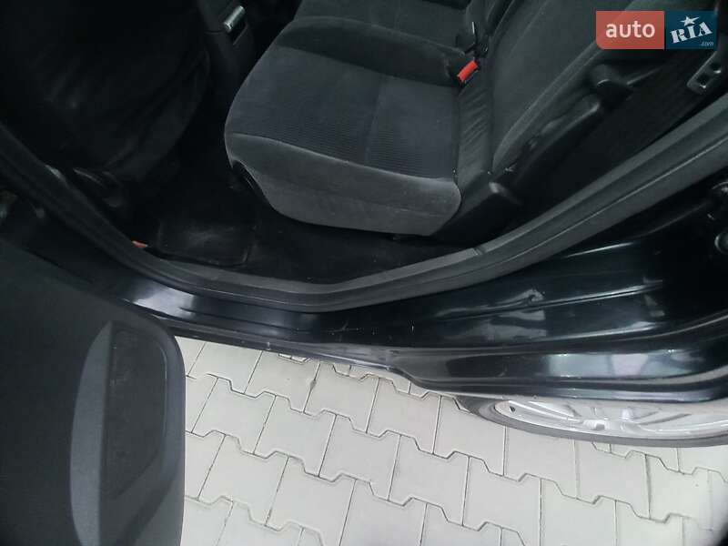Минивэн Ford Focus C-Max 2005 в Толстом