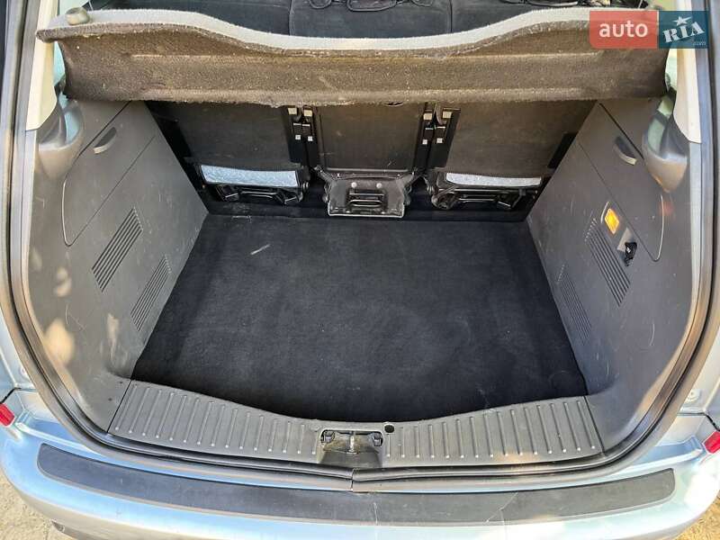 Минивэн Ford Focus C-Max 2004 в Черновцах