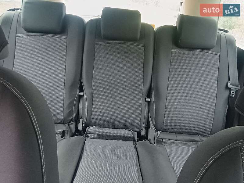 Універсал Ford Focus C-Max 2004 в Тальному фото 13 Універсал Ford Focus C-Max 2004 в Тальному