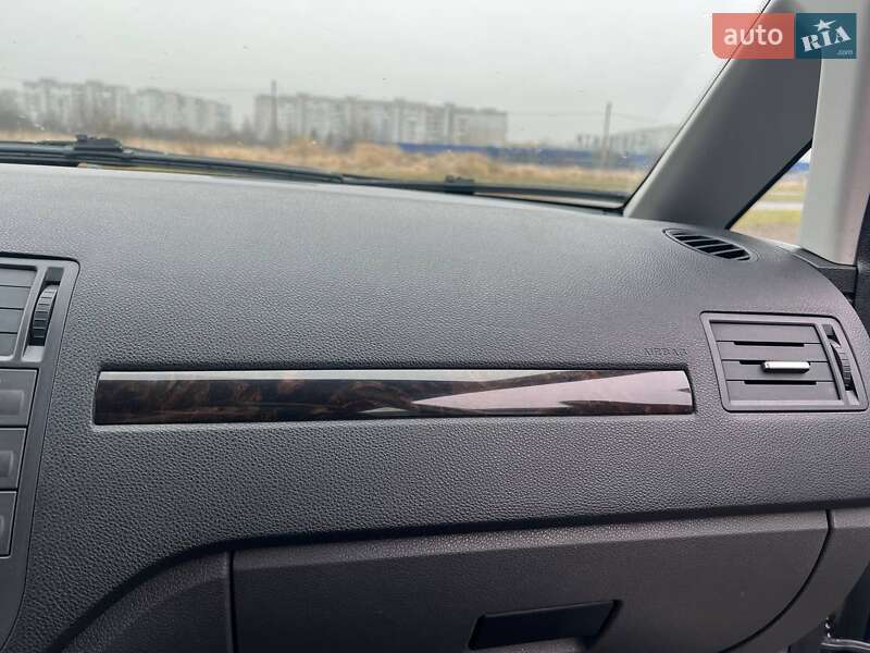 Минивэн Ford Focus C-Max 2004 в Дрогобыче