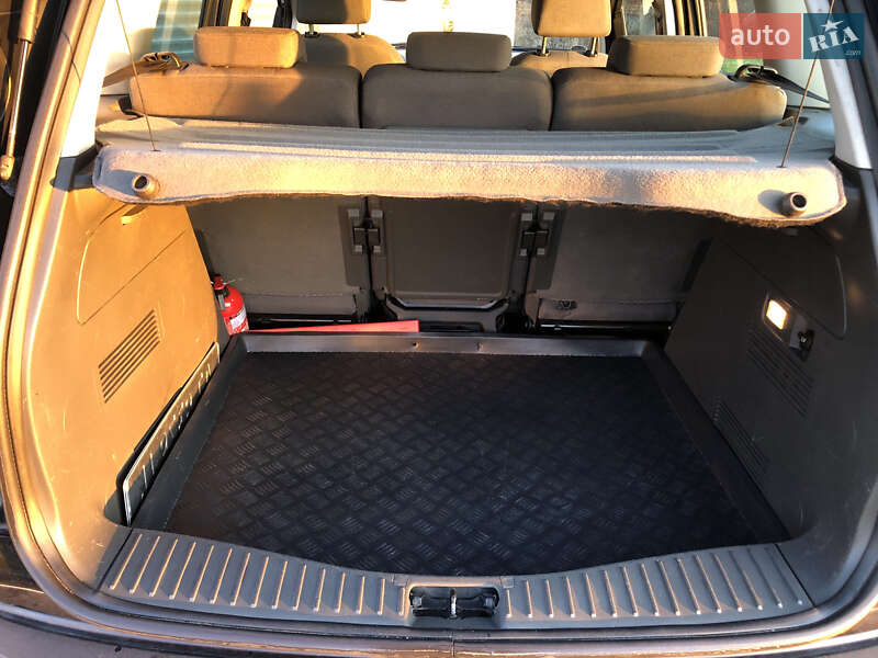 Минивэн Ford Focus C-Max 2006 в Городенке