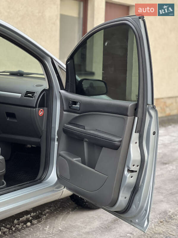 Минивэн Ford Focus C-Max 2004 в Жовкве