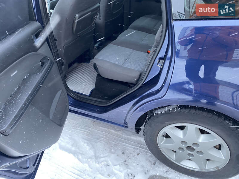 Минивэн Ford Focus C-Max 2003 в Бобровице