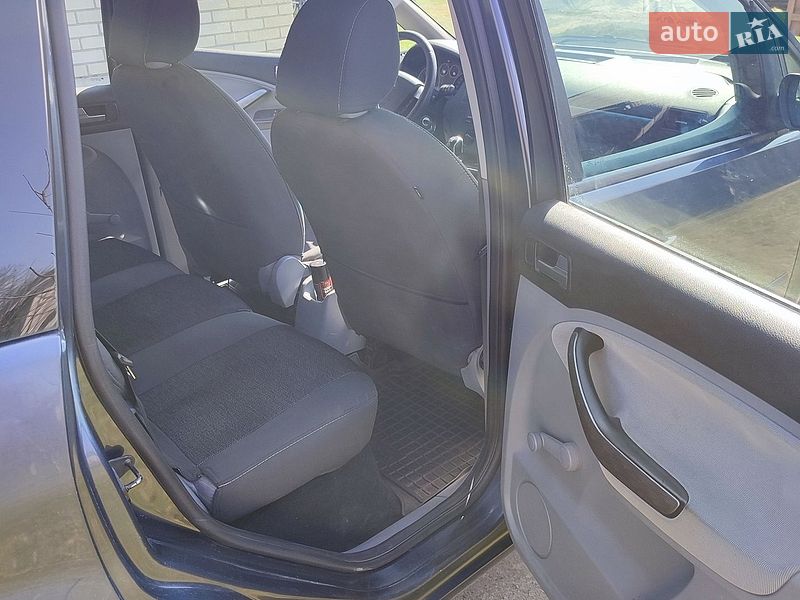 Минивэн Ford Focus C-Max 2007 в Турийске