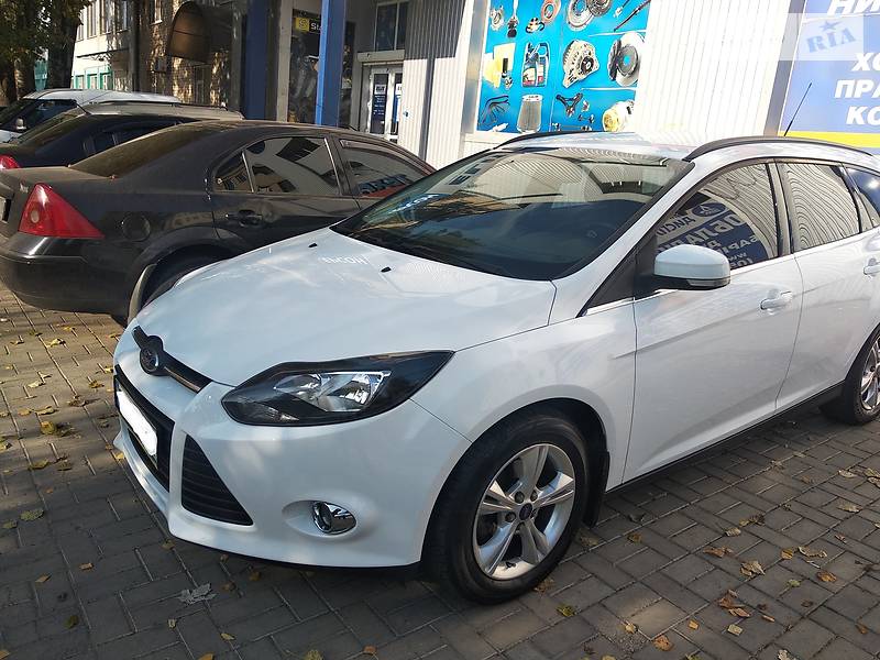 Універсал Ford Focus 2013 в  фото Універсал Ford Focus 2013 в