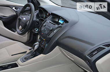 Хэтчбек Ford Focus 2015 в 