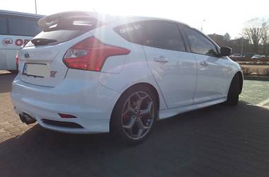 Хетчбек Ford Focus 2013 в 