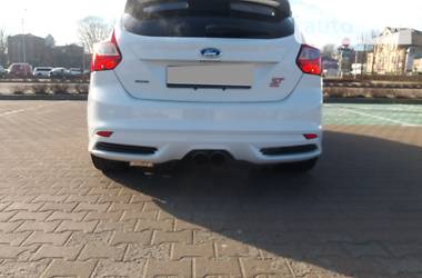 Хетчбек Ford Focus 2013 в 
