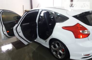 Хетчбек Ford Focus 2013 в 