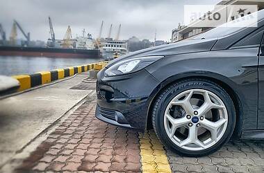 Хетчбек Ford Focus 2012 в 