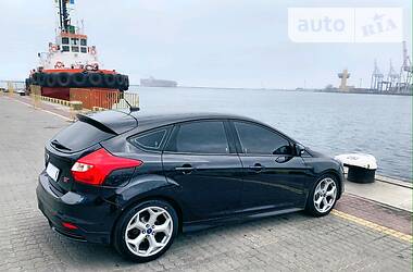 Хетчбек Ford Focus 2012 в 