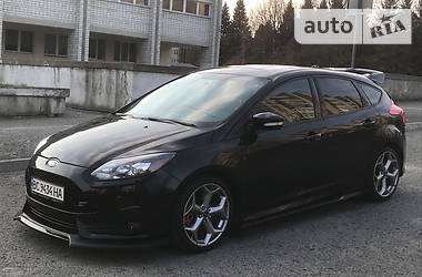 Хетчбек Ford Focus 2013 в 