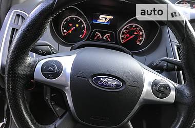 Хетчбек Ford Focus 2013 в 