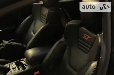 Хетчбек Ford Focus 2013 в 