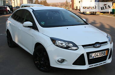 Седан Ford Focus 2011 в 