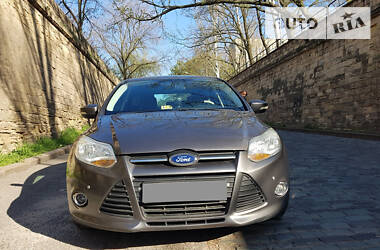 Хетчбек Ford Focus 2013 в 
